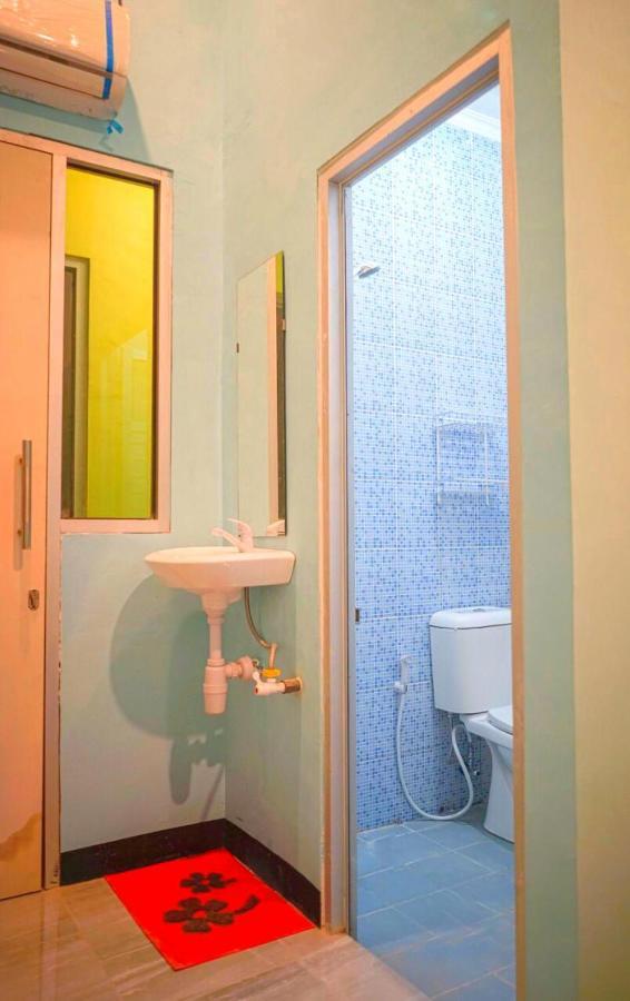 Roomz Budget Residence Семаранг Екстериор снимка