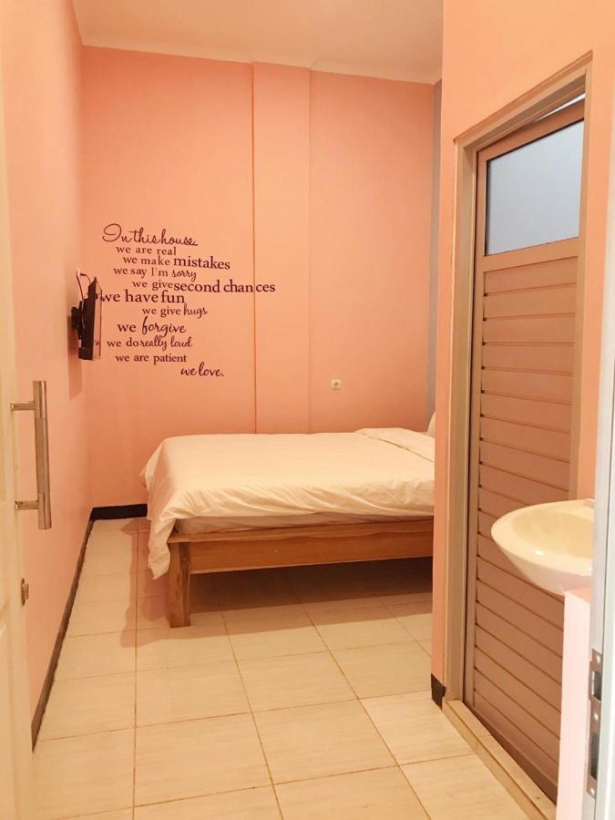 Roomz Budget Residence Семаранг Екстериор снимка